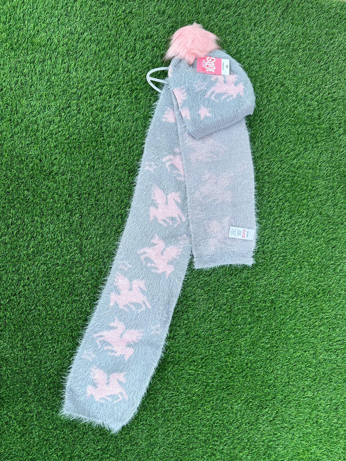 GREY AND PINK SCAEF WITH CAP