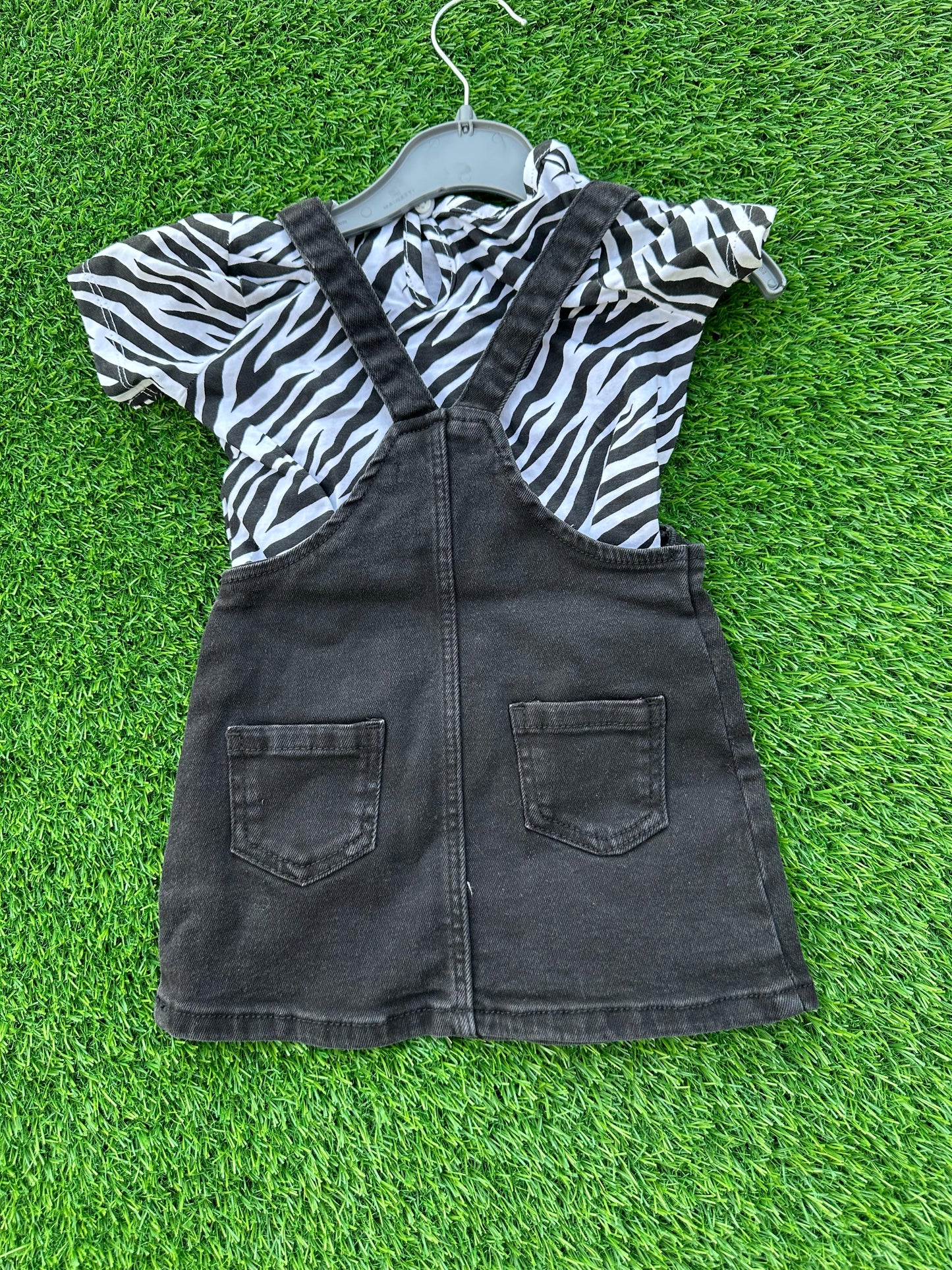 PRIMARK BLACK DENIM DUNGAREE WITH ZEBRA PRINT T-SHIRT