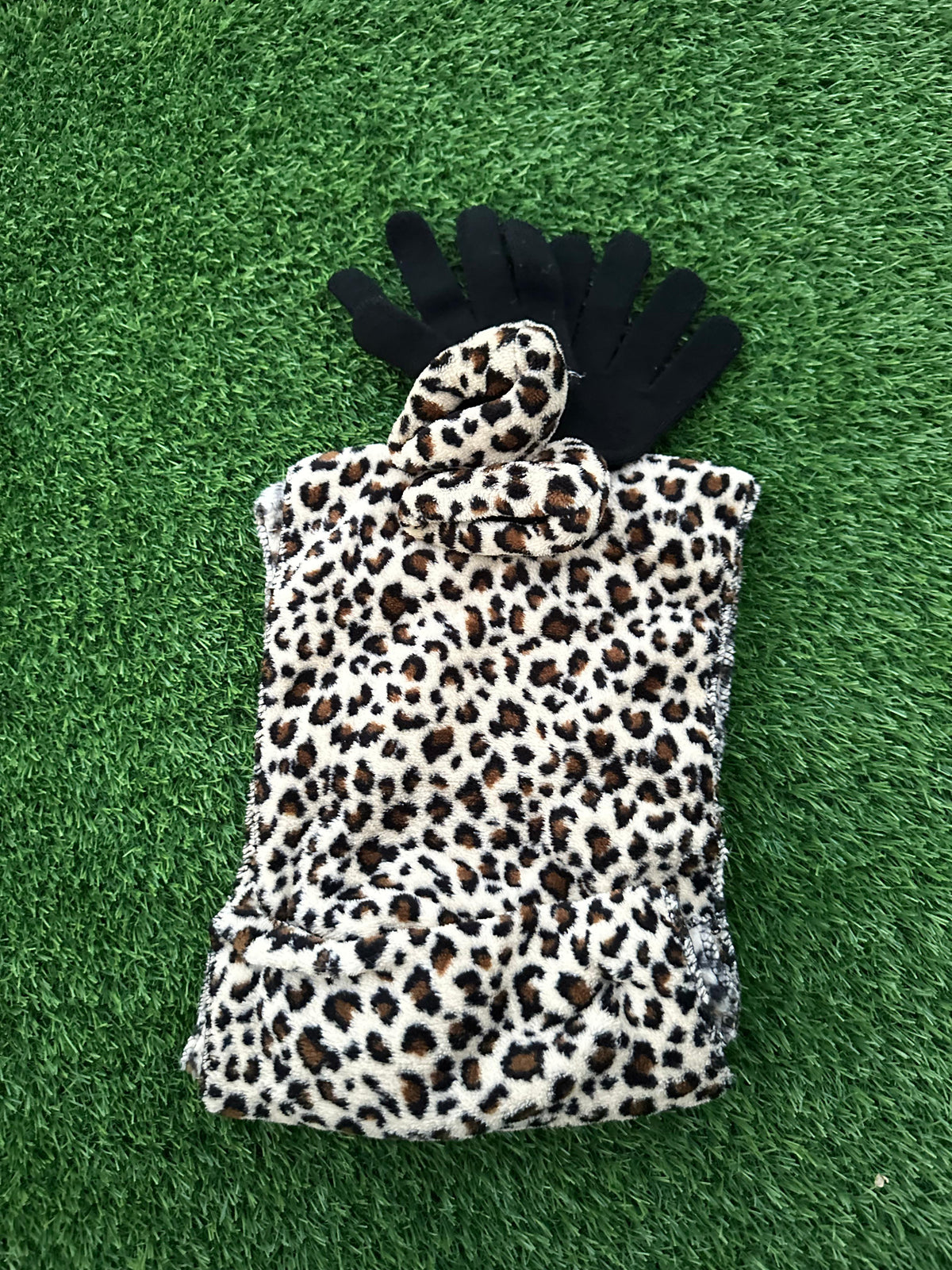 LEOPARD PRINT SCARF WITH GLOVES