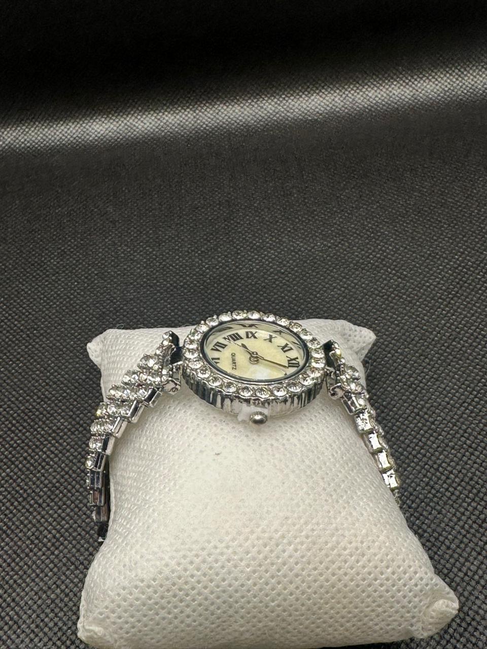 ELEGENT LUXURY WOMEN WATCH WITH A RHINESTONE ENCRUSTED BEZEL & BAND