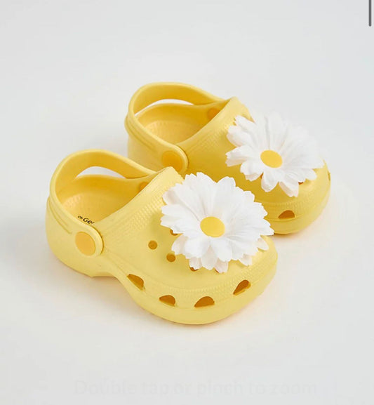 GEORGE YELLOW DAISY CORSAGE CLOGS