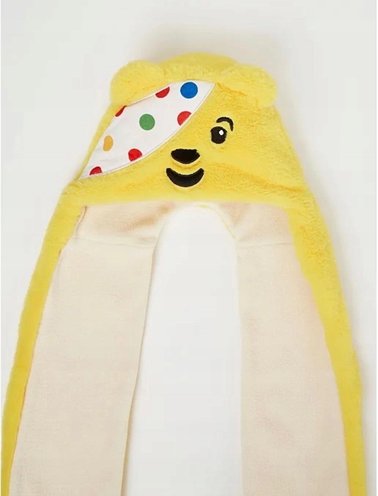 GEORGE YELLOW SCARF WITH HOOD PUDSEY