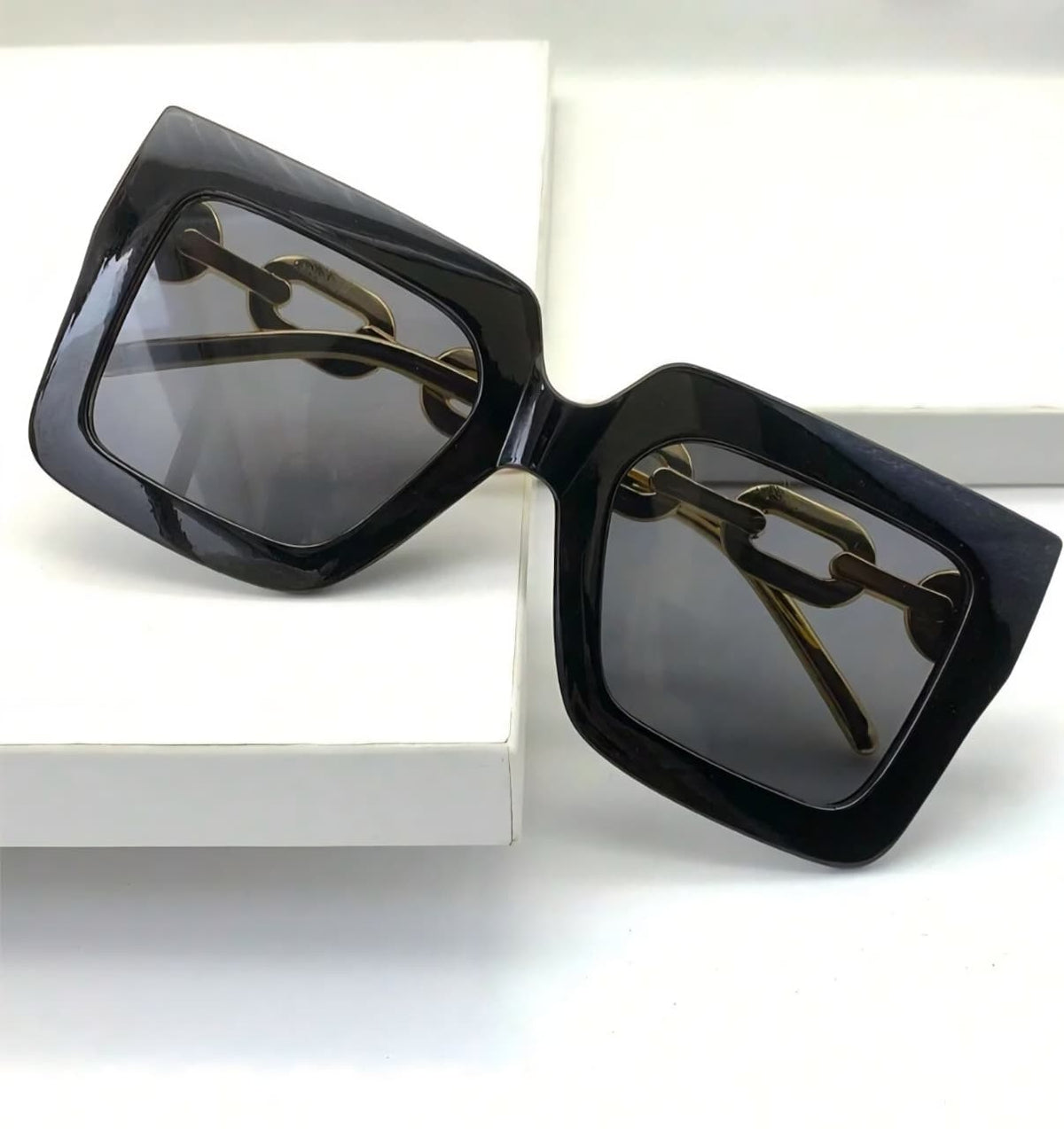 CHAIN DETAIL SQUARE SUNGLASSES